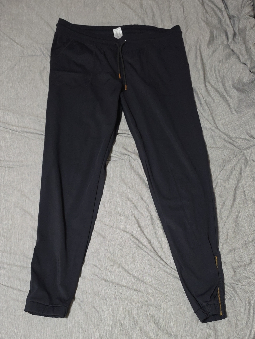 Zyis Women’s Black Peak Zipper Jogger with Drawstring Waist